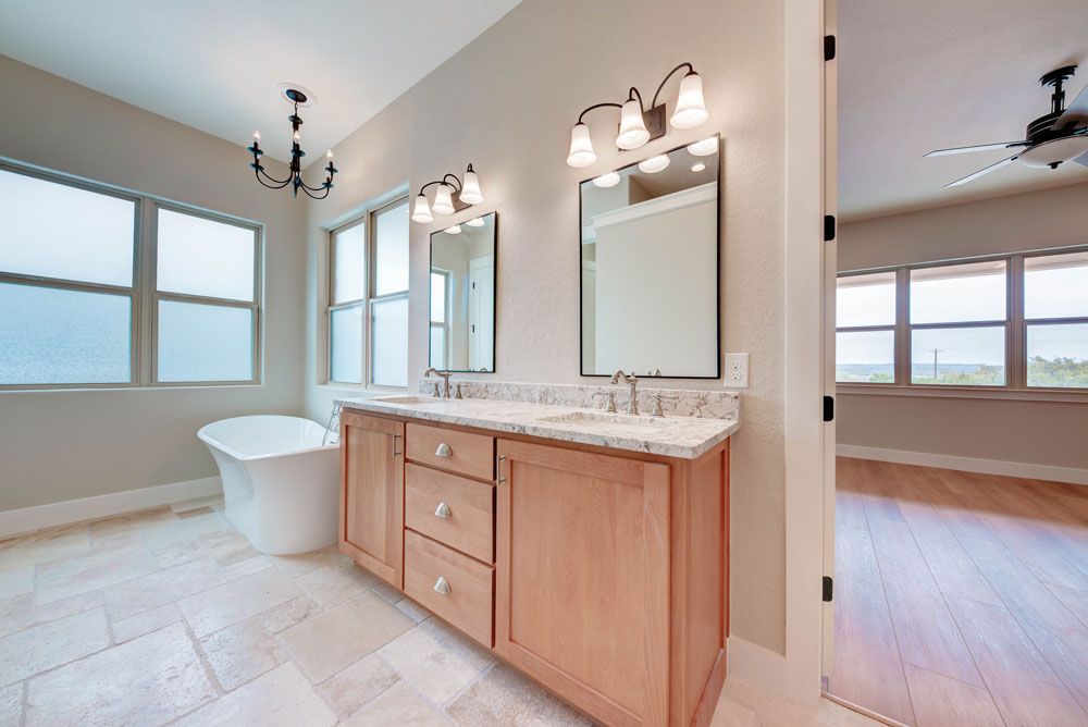 Contemporary farmhouse featuring 3 bedrooms, 2.5 baths in Blanco, TX