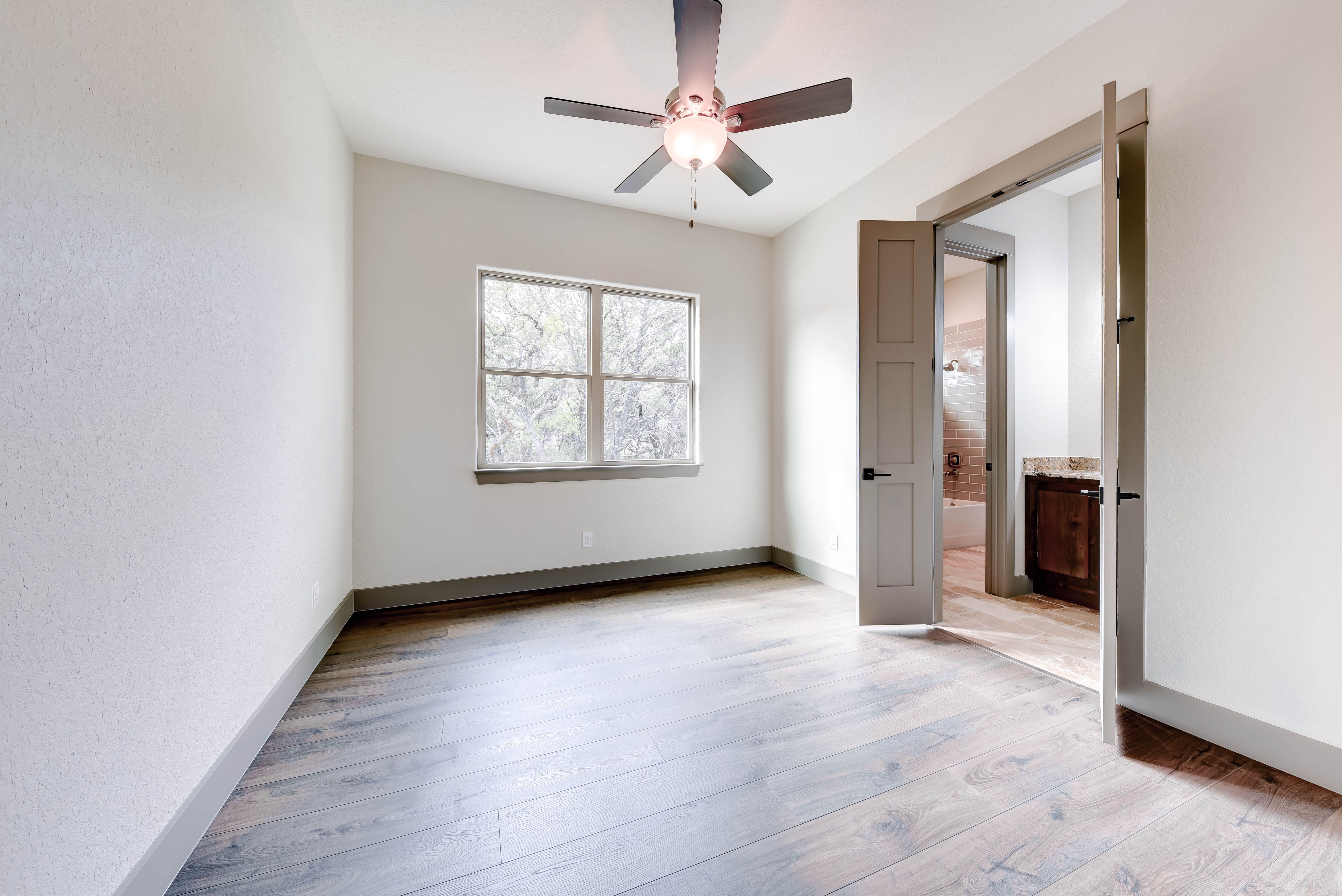 Canyon Lake contemporary farmhouse features 3 bedrooms, 2.5 baths