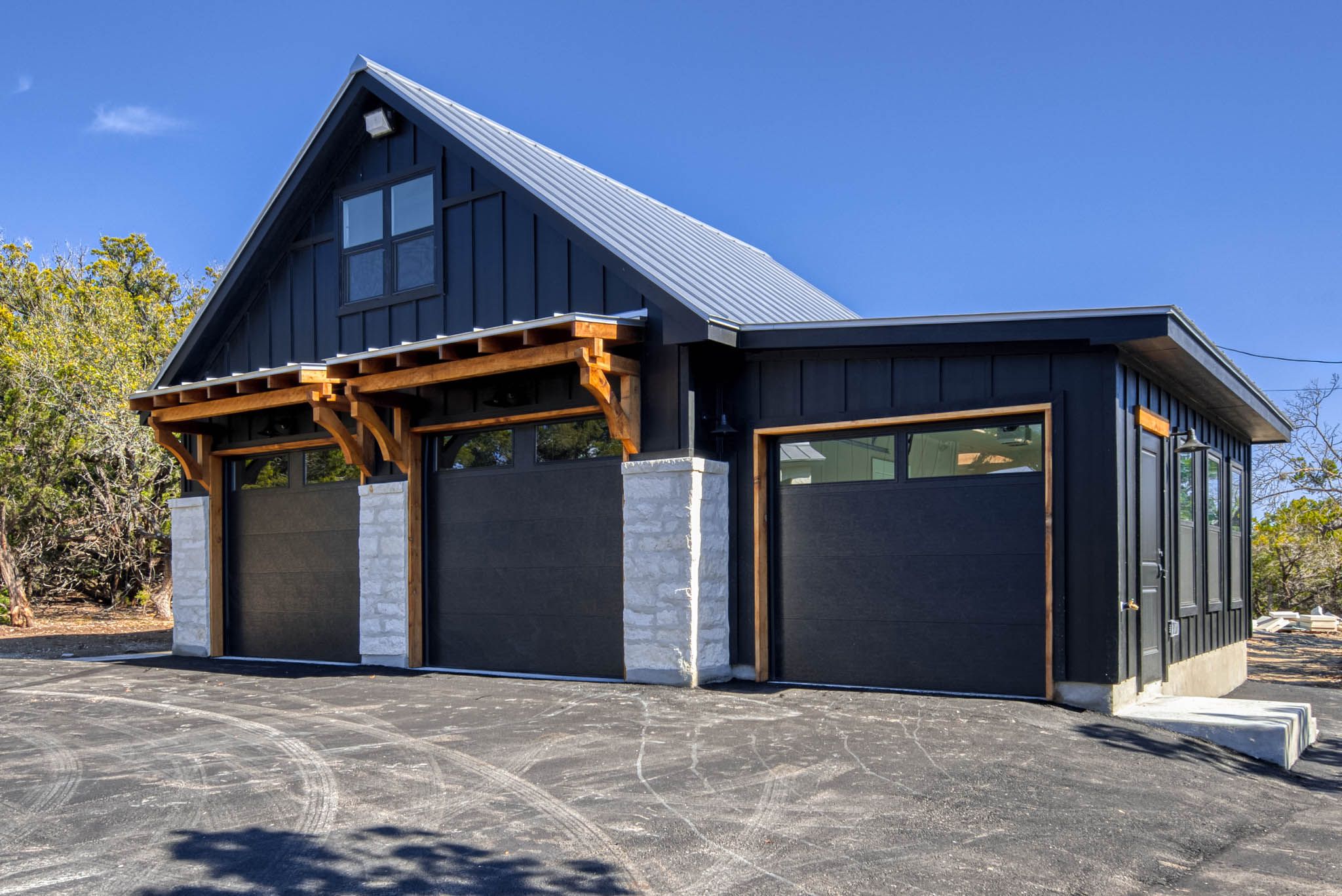 4 bedroom, 4 full bathrooms, 2 – ½ baths, 3 Car garage 1 study, Boerne Texas