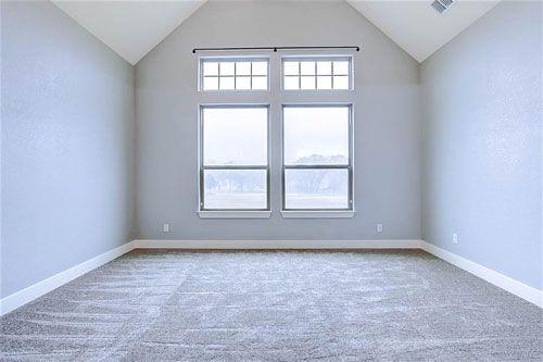 Contemporary farmhouse with 5 bedrooms, 4.5 baths in Tapatio Springs