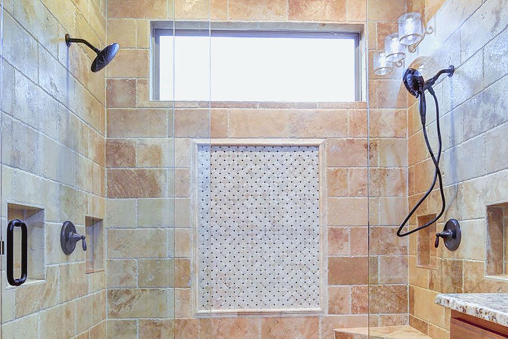 Contemporary farmhouse with 5 bedrooms, 4.5 baths in Tapatio Springs