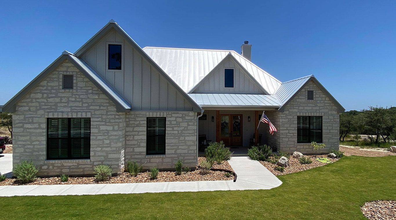 3 bedrooms and 2 1/2 baths Hill Country home. Open floor plan. Breathtaking views. Kendalia, Texas