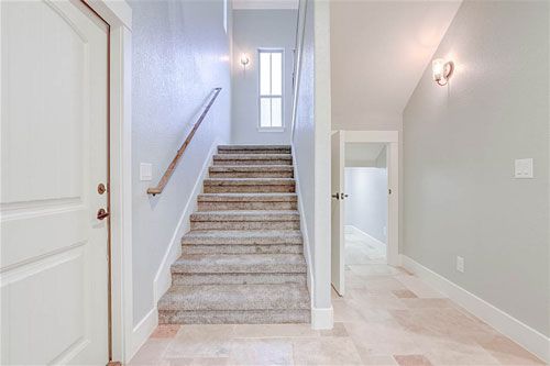 Contemporary farmhouse with 5 bedrooms, 4.5 baths in Tapatio Springs